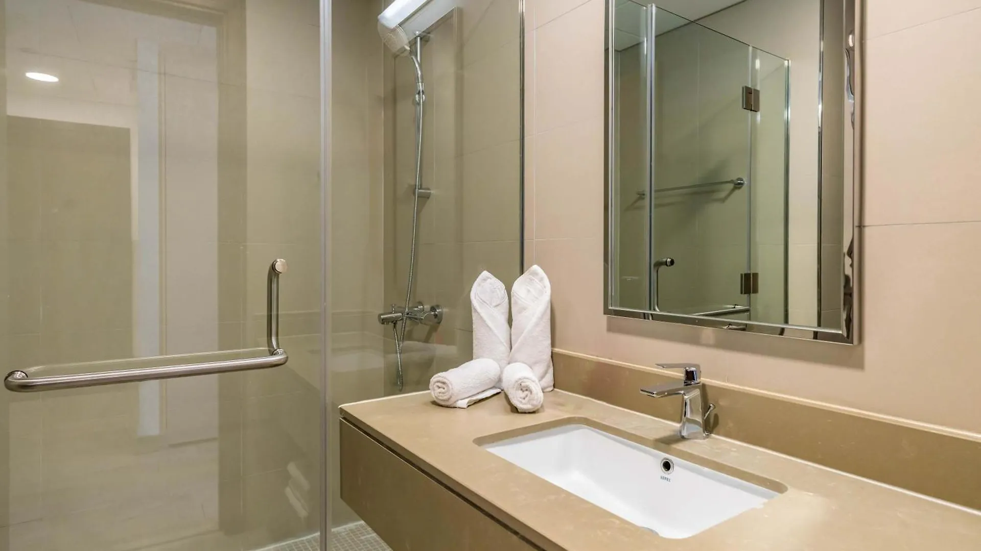 Silkhaus Newly Furnished Studio Facing Difc With Pool And Gym Access ドバイ アパート